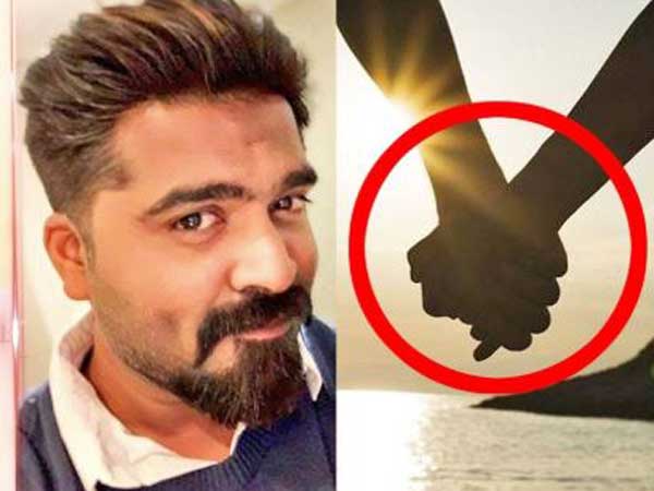 చేతిలో చేయి వేసుకొని ఫొటో