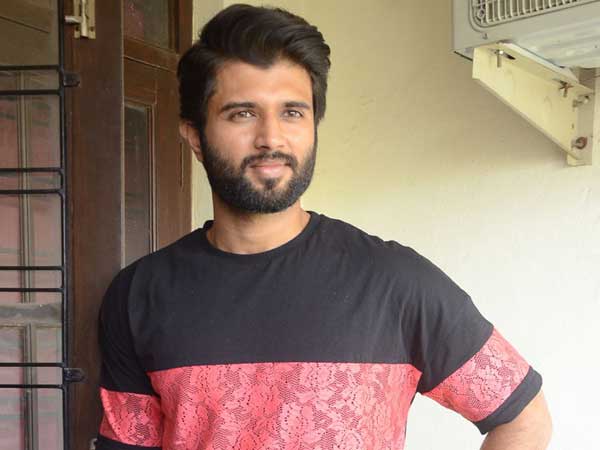 సుదీర్ఘమైన లిప్లాక్తో విజయ్ దేవరకొండ