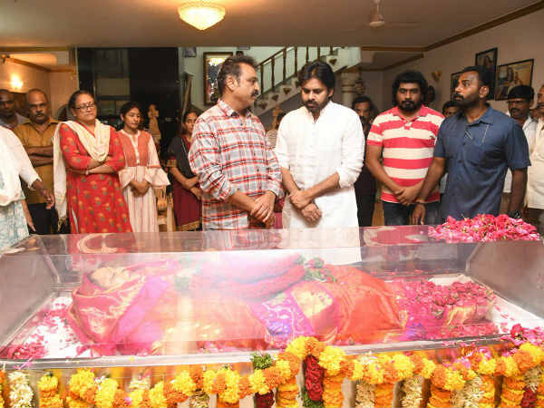 విజయ నిర్మల నివాసానికి వెళ్లి