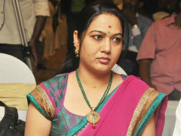 మీ కాళ్లకు దండం పెడతాను