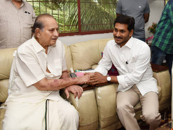 చిలుకూరులో అంత్యక్రియలు