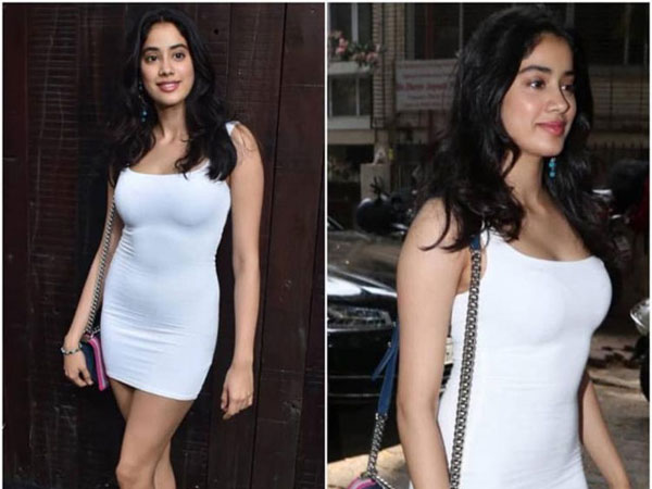 Sridevis daughter Janhvi Kapoor Dress Highlighted in a event Sridevis daughter Janhvi Kapoor Dress Highlighted in a event