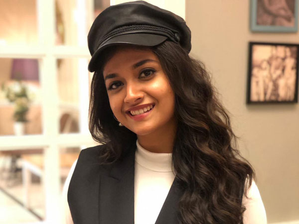 Akkineni Nagarjuna romance with Keerthy Suresh manmadhudu 2 sets Akkineni Nagarjuna romance with Keerthy Suresh manmadhudu 2 sets