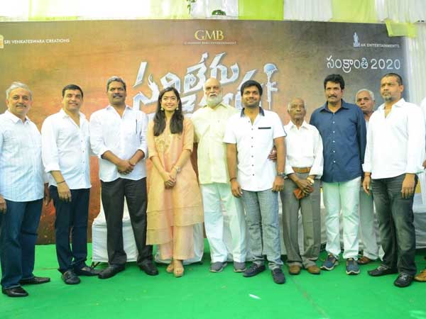 మహేష్తో క్రేజీ భామ.. విజయశాంతి పవర్ఫుల్ ఎంట్రీ