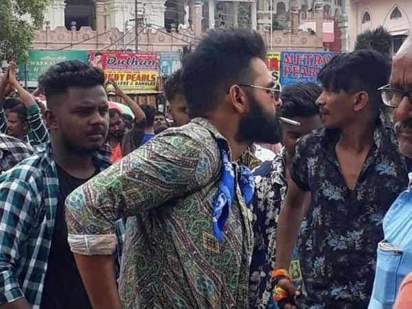 చార్మినార్ ఏరియాలో.. అదీ పబ్లిక్ ప్లేస్లో