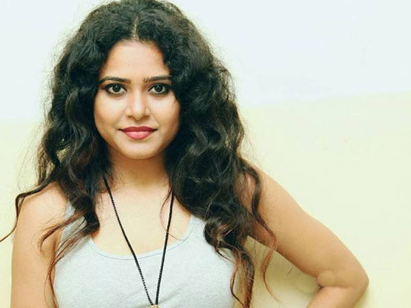 ఖరీదైన గిఫ్ట్ అంటూ మోసం