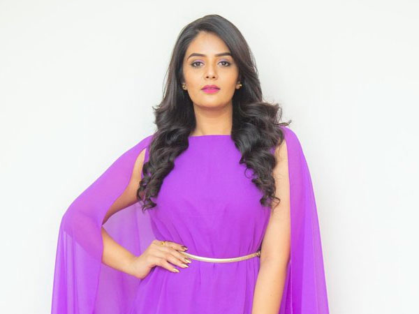 చిన్న బ్రేక్ అంటూ శ్రీముఖి మెసేజ్