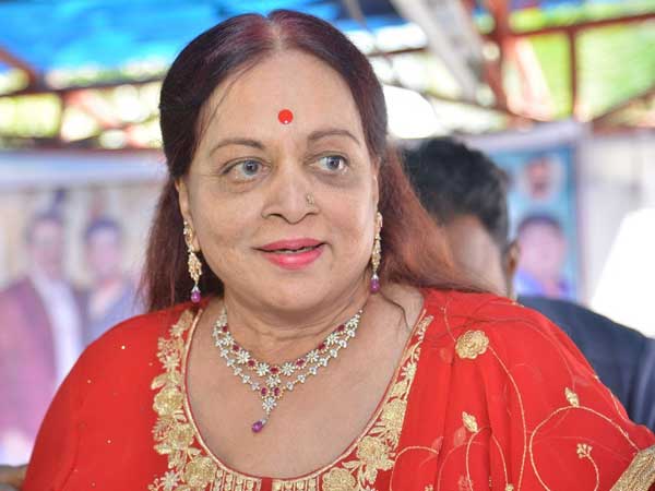 విజయ నిర్మల అంత్యక్రియలు