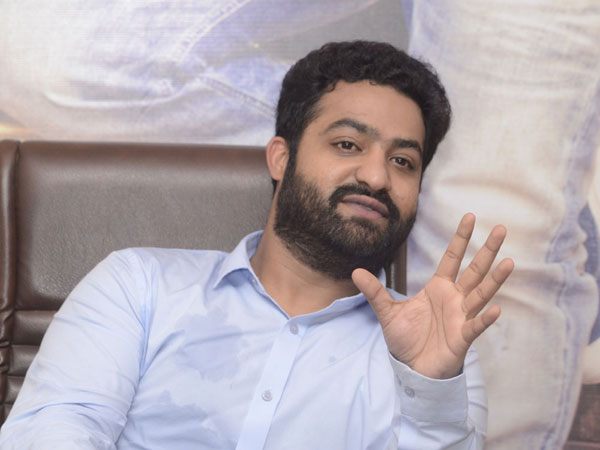 ఆదుకునే నాయకుడు ఎన్టీఆర్