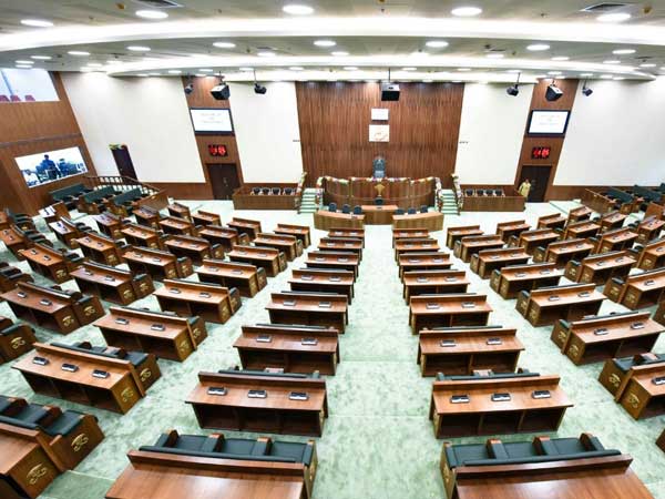 ఎమ్మెల్యేల ఆరోపణ - మంత్రి వివరణ