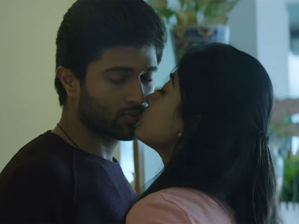 రష్మికతో ముద్దు సీన్లపై ప్రశ్నల వర్షం