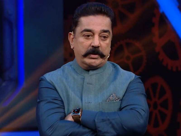 కిక్కిరిసిన బస్సులో అమ్మాయిలు