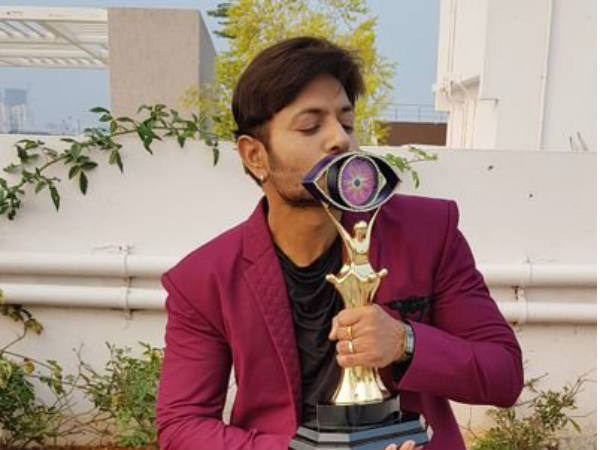 వాళ్లకు గుడ్ లక్ చెబుతూ..