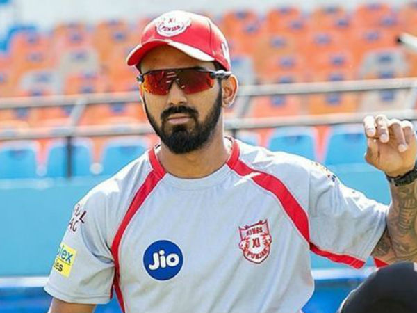 కరణ్ జోహార్ కార్యక్రమం వివాదంతో..