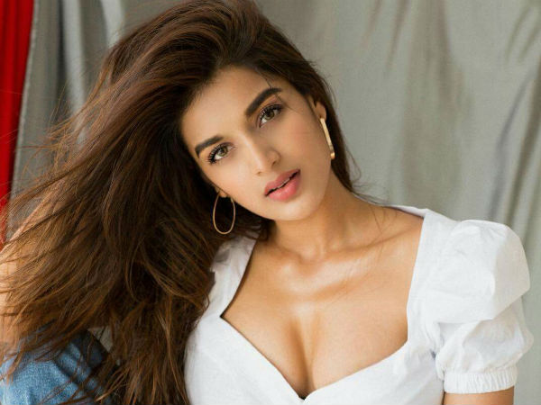 Nidhhi Agerwal Getting More Calls and messeges Nidhhi Agerwal Getting More Calls and messeges