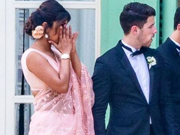 Priyanka is seen wiping her tears at Joe Jonas wedding Priyanka is seen wiping her tears at Joe Jonas wedding