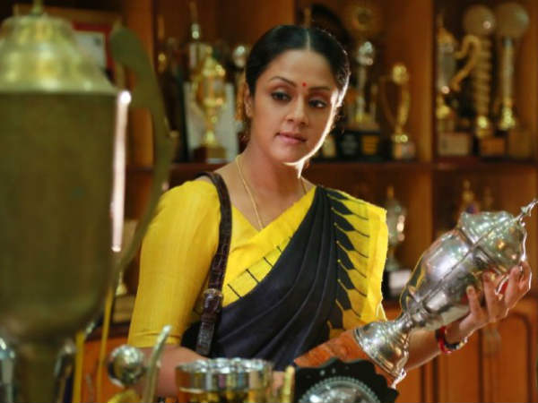 నిజాయితీ టీచర్లు.. పోలీస్ స్టేషన్లో