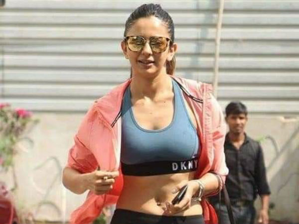 దే దే ప్యార్ దేలో ఓవర్ ఎక్స్పోజింగ్