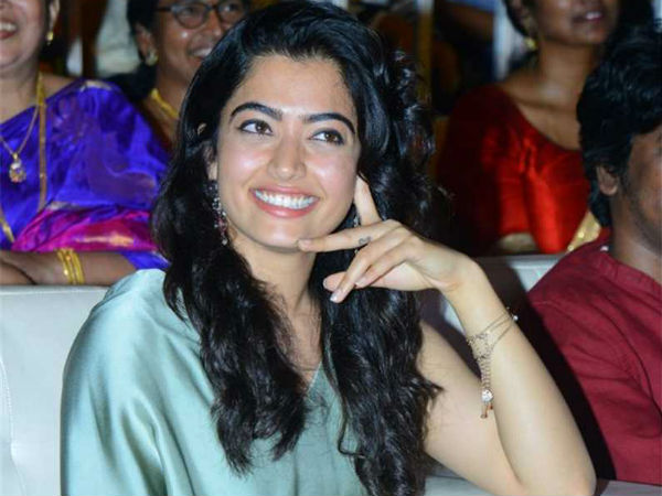 కాస్త ఆపు.. అందరూ చూస్తున్నారు