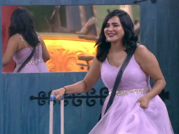 Ashu Reddy Enters Into the Bigg Boss House Ashu Reddy Enters Into the Bigg Boss House