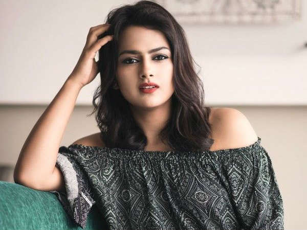బడా హీరోయిన్లతో.. భలే అదృష్టం