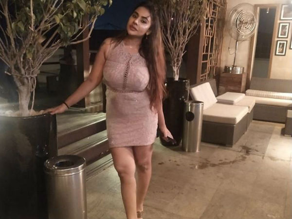 ఆడ కాదు.. మగ కాదు అన్నట్లుగా