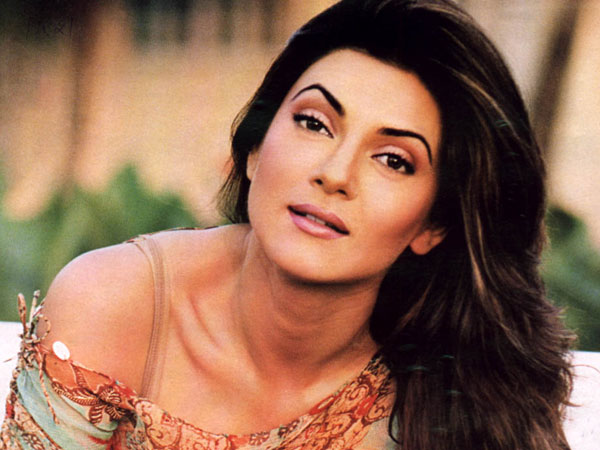 Rohman Shawl Gave Kiss to Sushmita Sen Rohman Shawl Gave Kiss to Sushmita Sen