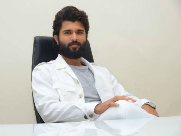 Vijay Deverakonda Spoted at Mumbai airport Vijay Deverakonda Spoted at Mumbai airport