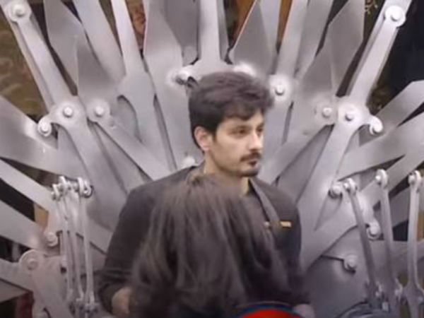 కుర్చీ కోసం ఫైటింగ్