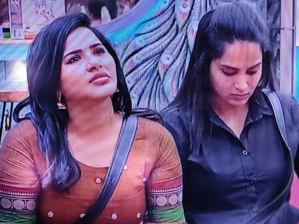 దిగజారొద్దని ఫైర్