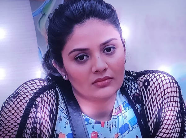 శ్రీముఖికి వీడియో చూపించి