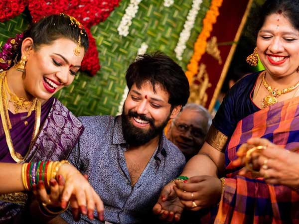 సీక్రెట్గా సీమంతం.. అలా బయటకు