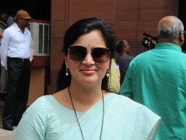 స్వతంత్ర అభ్యర్థిగా విజయం