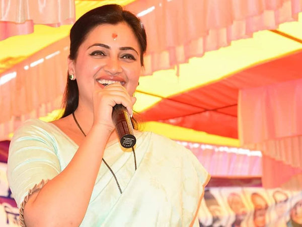అదిరిపోయే స్పీచ్ - తెలుగు వారు ఫిదా
