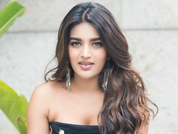 బొంబాయిలో ఎవరికైనా ఇవి కావాలా? అంటూ నిధి