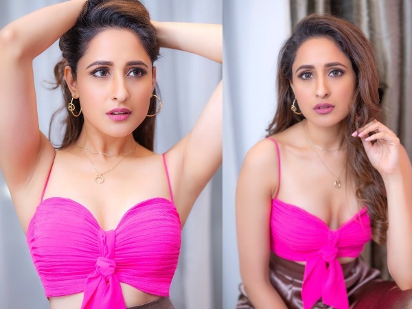 Pragya Jaiswal Posted her hot look in social media Pragya Jaiswal Posted her hot look in social media