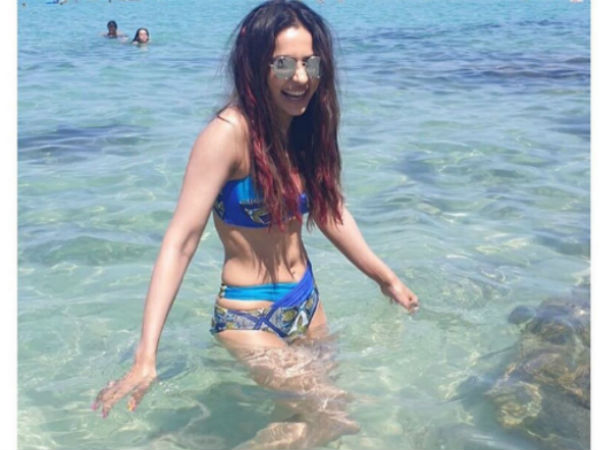 Rakul Preet Singh shred her hot Bikini look in Social media Rakul Preet Singh shred her hot Bikini look in Social media