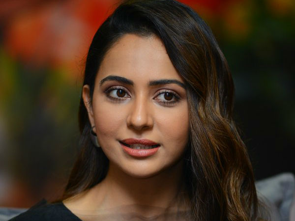 ఝాన్సీకి రకుల్ కిస్