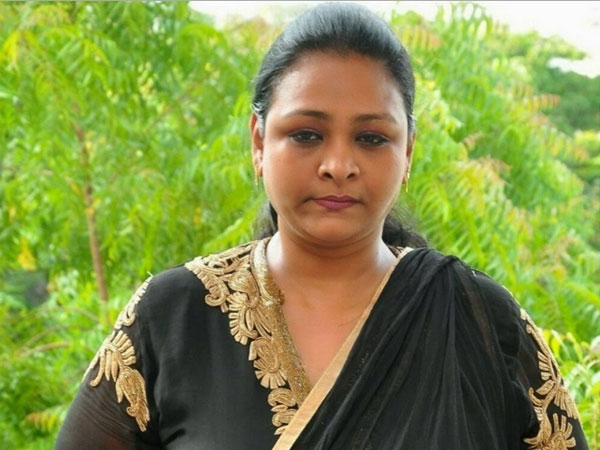 శ్రీరెడ్డిలా గుడ్డలిప్పుకుని అంటూ సెన్సేషన్