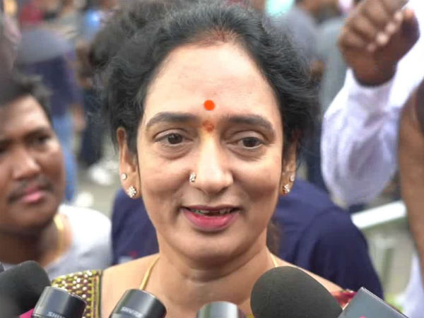 అందరూ ప్రభాస్ గురించే మాట్లాడుతున్నారు