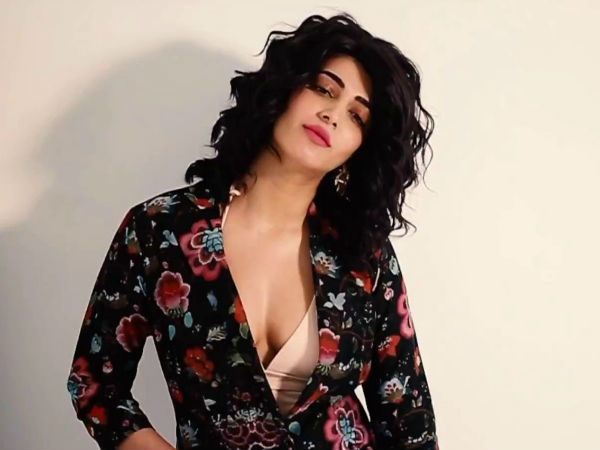 Shruti Hassan Cleavage Show In London Shruti Hassan Cleavage Show In London