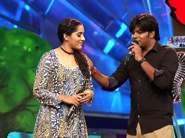 రష్మీతో సుధీర్ రొమాన్స్.. అంత మంది ఉన్నా మైమరచిపోయిన జంట.. ఫామ్లో ఉన్నాడన్న యాంకర్
