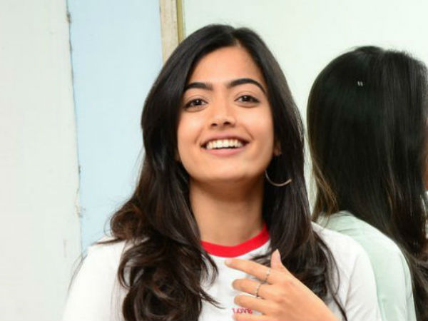 ఇక ఆపు.. అందరూ చూస్తున్నారు.. రష్మిక మందన్న షాకింగ్ రియాక్షన్