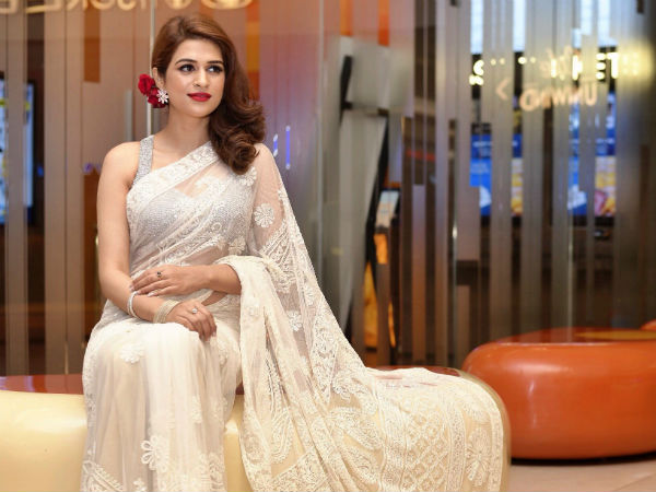 నడుమొంపులు.. వయ్యారాలు