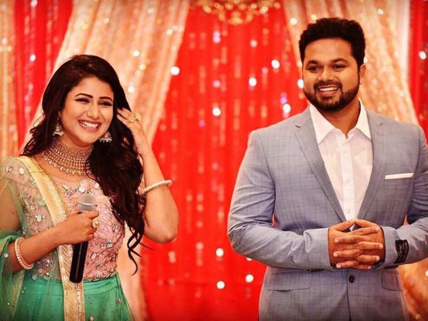 శుభాకాంక్షలు తెలియజేస్తున్న అభిమానులు