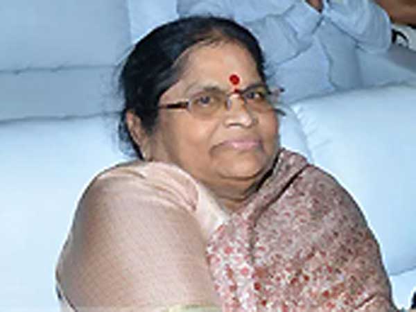 తల్లి అంజనీ దేవి ఇలా అనేసింది