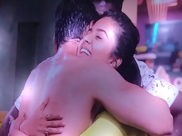 భారీ వర్షంలో డ్యాన్స్