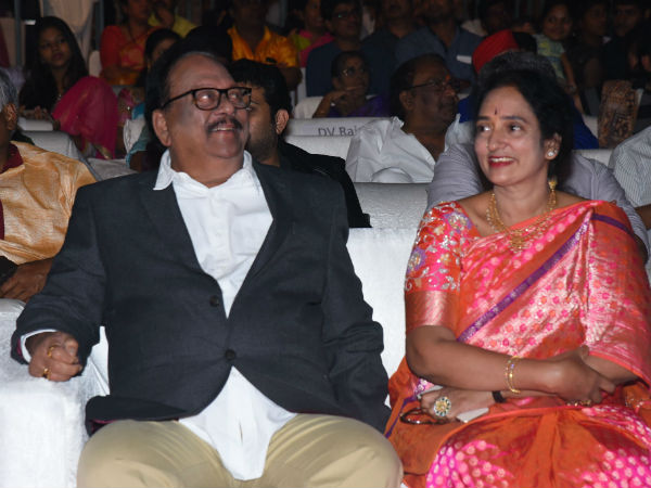 ఫ్యామిలీతో రెబల్ స్టార్