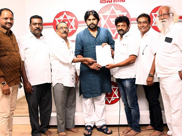 పవన్ కళ్యాణ్ మీటింగులో...
