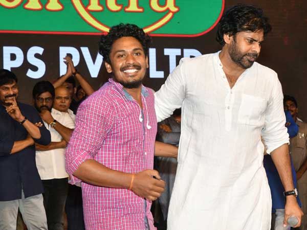 నేరుగా చూసిన మెగా ఫ్యాన్స్